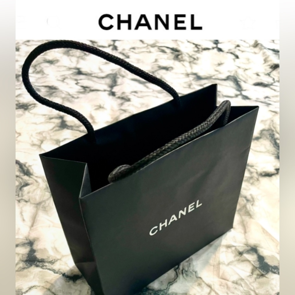 CHANEL Gift Bag/shopping bag Black thick Paper size 81/2 x 71/2  Ex cond